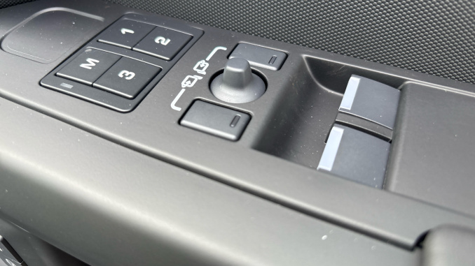 Land Rover Defender 3.0 D350 X-Dynamic HSE 90 3dr Auto Diesel Estate - Image 33